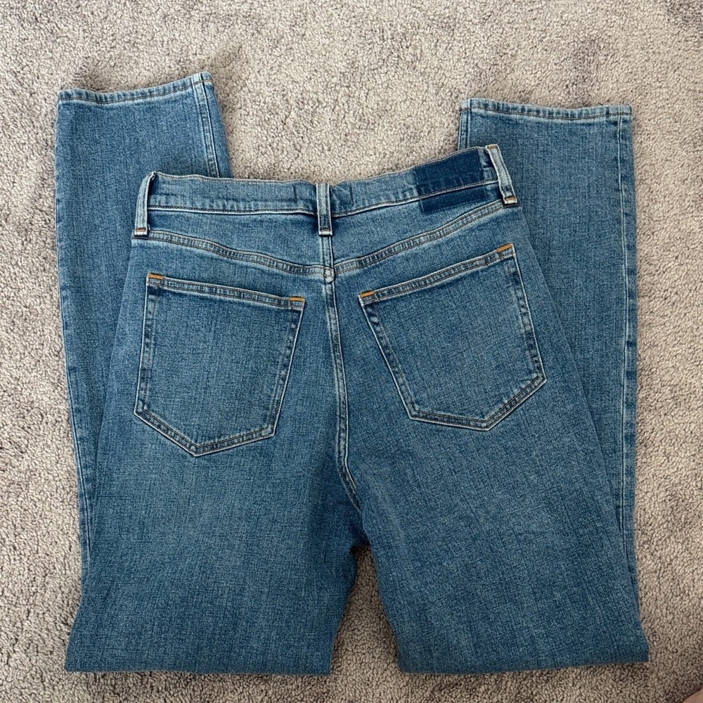 Abercrombie & Fitch Women’s Straight Leg Jeans — Medium Blue Wash - Picture 4 of 4